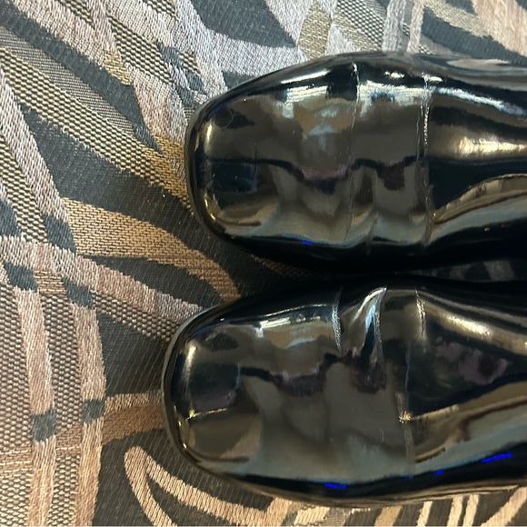 Design Lab - faux blk patent leather tall boots size 8.5 heel height approx 3in - Picture 9 of 10